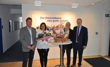 Gratulation zum 20-jährigen Dienstjubiläum von Annette Lusiak - Foto Lusiak 360x220