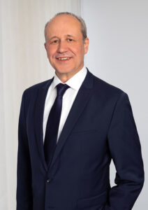 Unternehmen - Roland Piepenbrock Fuehrer 2025 web 212x300 Unternehmen - Roland Piepenbrock Fuehrer 2025 web 212x300